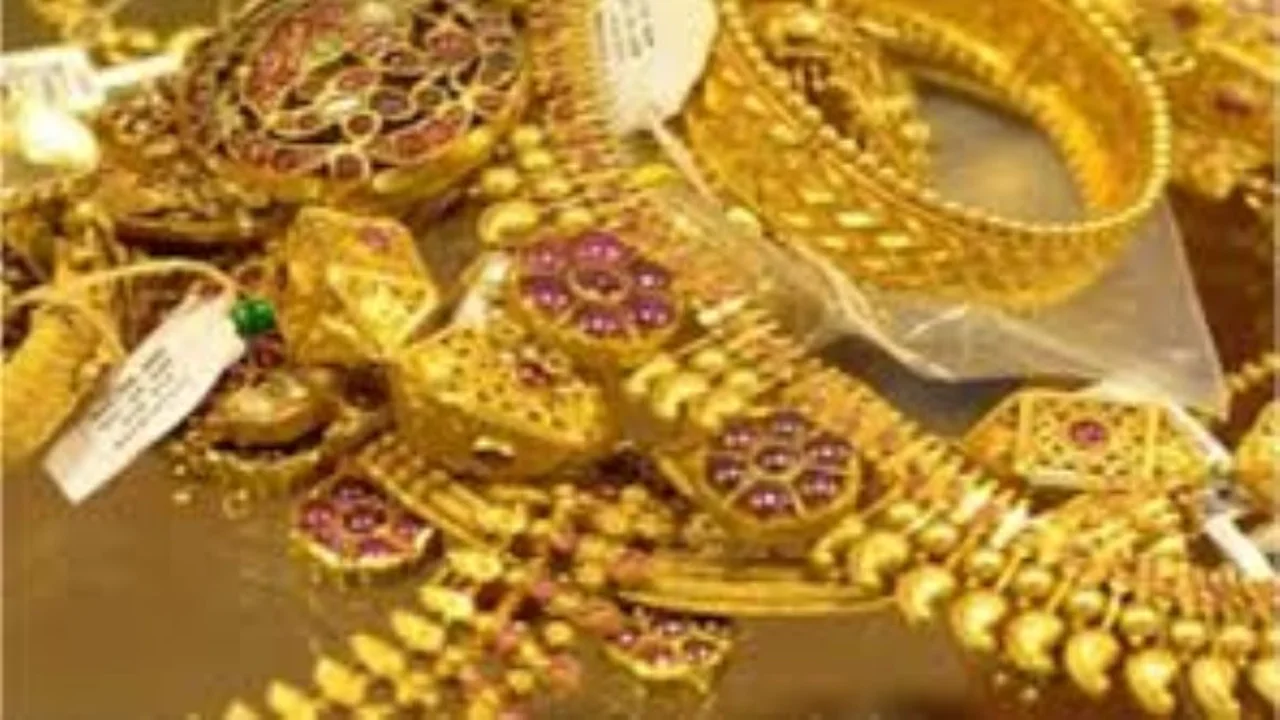 تراجع محدود في أسعار الذهب خلال بداية التعاملات بأسواق المال اليوم